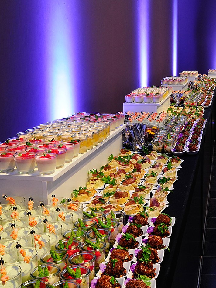 grosses-buffet-mit-grosser-auswahl.jpg